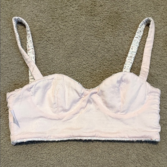 Meshki Stylish Textured Cream Crop Top - Picture 4 of 9